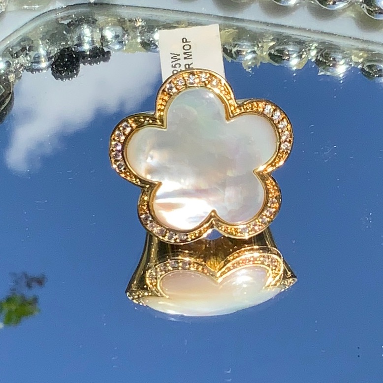 Gold And Mother Of Pearl Flower Ring, Size 6.5